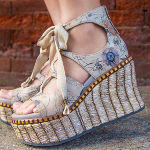 otbt kentucky wedge floral size 6 - Picture 2 of 2